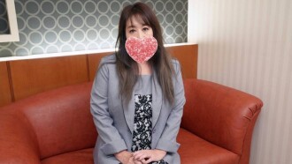 (High-quality bonus, face revealed, uncensored) 50-year-old mature wife interview POV