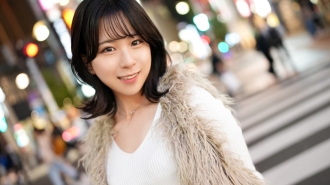 "I want you to mess me up..." A beautiful girl with a small animal-like appearance appears! Her hidden eroticism is released! She likes rough sex after a long time! She can't help but moan when she's being pistoned! [First sh