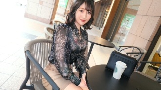 [A Married Woman with a Problem] "When I'm on top, I'm the type who moves on my own..." Searching for a good spot, I continue to move my hips mindlessly, drawing waves of pleasure to myself. She is honest about her own pleasu