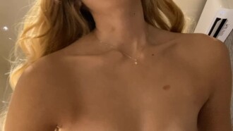 Phim [UNCENSORED-LEAK] FC2-PPV-4792003 A sequel to the story of a gal wife who has sex on a dating app. She happily says, "My husband left me a love bite lol," but this is a stupid wife who inserts another man's dick raw lol