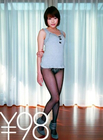 Azumi's work at an affordable price! She falls victim to a very thin condom that breaks. As always, she breaks the condom before insertion and joins up. She says that my dick is warm, because it's raw. I keep pounding her in missionary