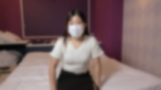 Phim [Purchaser/Reviewer Bonus Available] That amateur *** has returned, a little more grown up. She tries shaving for the first time in her life, and her pink pussy gradually appears from her thick hairy pussy. To commemorate her shaving, she&