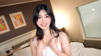 A talented and talented web designer has arrived! Although my work is fulfilling, I haven't had sex for a long time... Her pussy is making a vulgar sound as she devours the dick she hasn’t seen in a while! A lewd voice echoes! [First shoot]