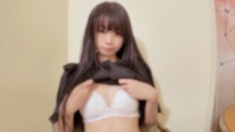 Phim [990 points until 10/7] [First shoot] 19-year-old beauty specialist. Petite and sensitive body, she is shy in front of the camera but convulses with pleasure. A large amount of semen penetrates the vagina deep inside her juicy pussy.