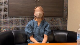 Phim A 22-year-old busty hairdresser. "Wait, I can't do this! No!" She screams in confusion at the unprecedented pleasure, but she is pounded hard and made to cum over and over again.