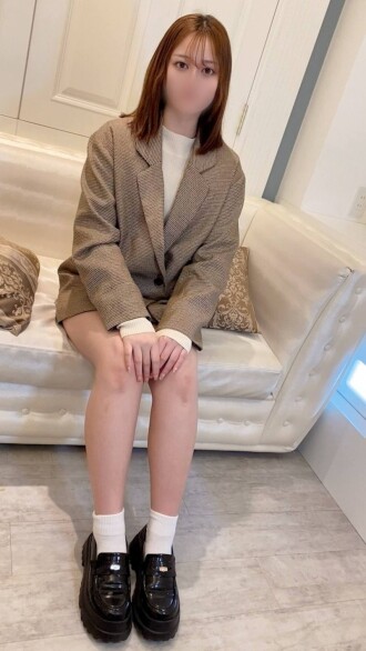 [Private shoot] A stylish beauty with medium-length hair and a good attitude. Before you know it, she's naked and has a vibrator pressed against her, causing her to tremble in pleasure.